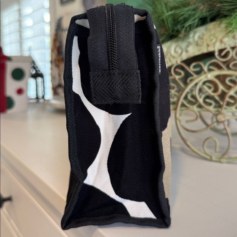 Marimekko Black and White Poppy Unikko Pattern Toiletry Travel Unisex Bag - Picture 8 of 9